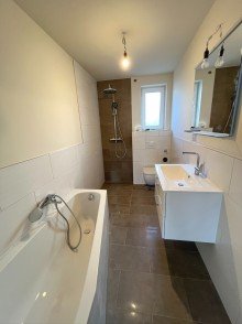 Badezimmer Neubau-Highlight: Obergeschosswohnung mit gro�em Balkon in Mahlsdorf-S�d