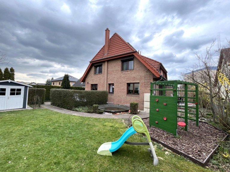 Hausansicht Berlin Doppelhaush�lfte Berlin-Marzahn direkt am Eastgate - exklusive Doppelhaush�lfte in ruhiger & gr�ner Umgebung