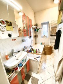 1. Etage Bad Mehrfamilienhaus in Top Lage von Biesdorf Nord