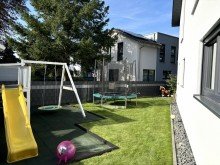 Garten mit Spielplatz Exklusives Einfamilienhaus in gr�ner & ruhiger Umgebung von Mahlsdorf S�d