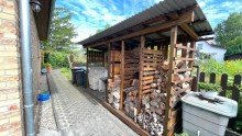 Holzlager Seen�he - einzigartiger Bungalow mit Vollunterkellerung und gro�z�gigem Garten