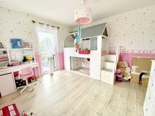 Kind 1 Obergeschoss Neuwertige Stadtvilla mit Erdw�rmeheizung