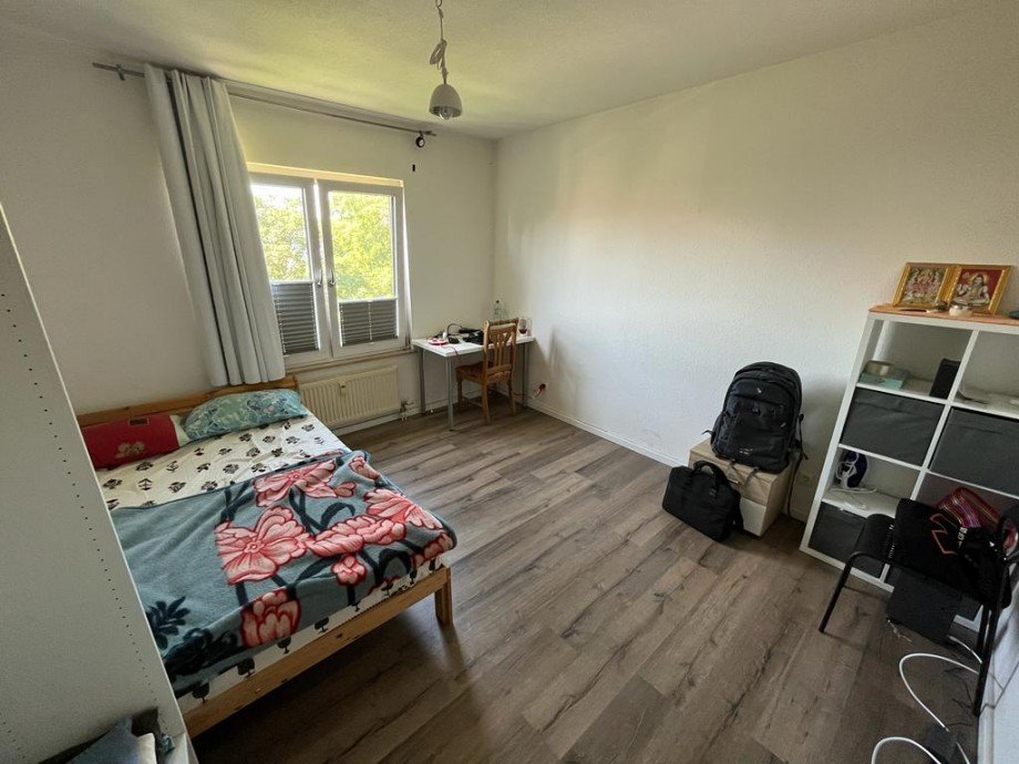 Schlafzimmer Blick zum Fenster Etagenwohnung Berlin