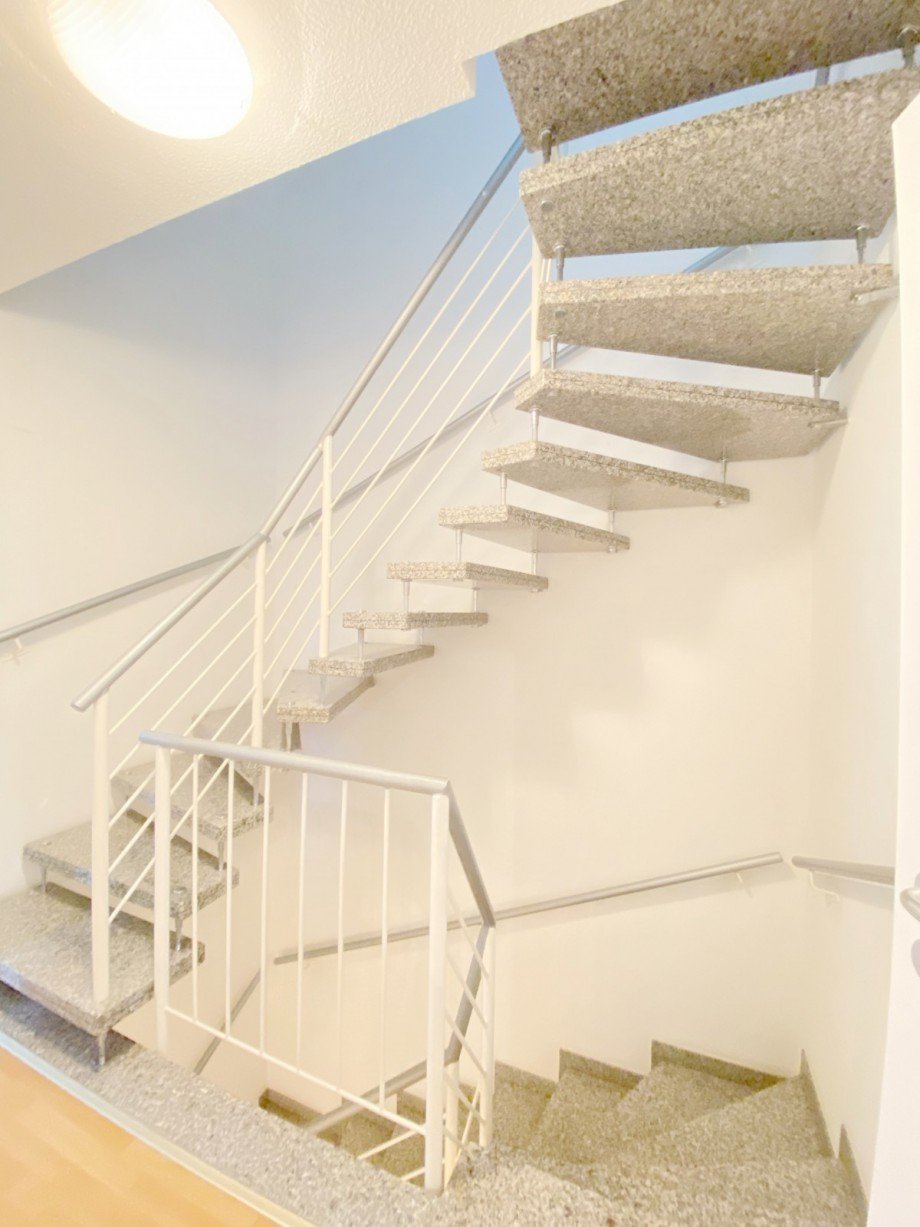 Treppenhaus OG Doppelhaush�lfte Berlin