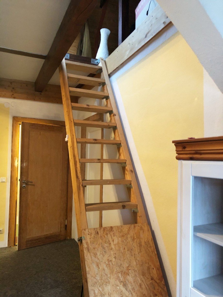 Treppe zum Dachboden Mehrfamilienhaus Berlin