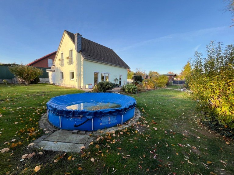 Hausansicht aus dem Garten Treplin Einfamilienhaus Ihr R�ckzugsort mit Gro�stadtn�he - Traumhaftes Einfamilienhaus nahe Frankfurt (Oder)