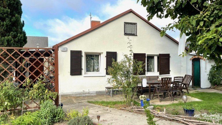 Hausansicht Berlin Einfamilienhaus Neu: Gem�tlicher Bungalow im Kietzer Feld K�penick