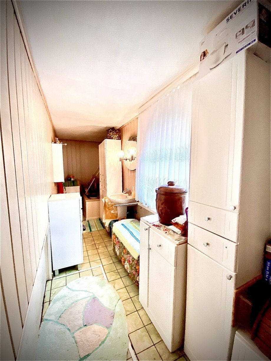 Bad mit Wanne und Zugang zum Keller Einfamilienhaus Neuenhagen bei Berlin