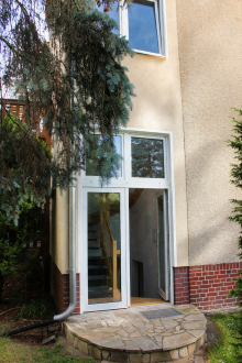 separates Treppenhaus f�r DG Kaulsdorf-S�d: Gepflegtes Mehrfamilienhaus mit 3 Wohneinheiten