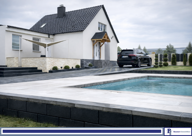 Hausansicht aus dem Garten Kloster Lehnin Einfamilienhaus Lehnin: idyllisches Einfamilienhaus mit gro�em Garten, Garage und Pool