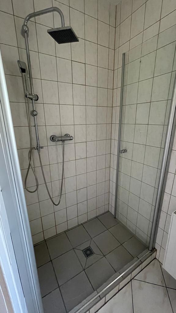 Hinterhaus EG Dusche Mehrfamilienhaus Berlin