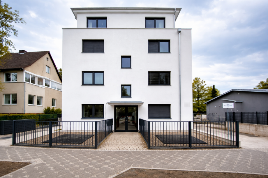 Hausansicht von der Stra�e Maisonettewohnung Berlin