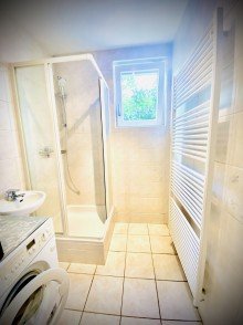 Dusche EG Individuelles Architektenhaus mit Pool und 7 Zimmern