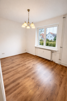 Zimmer2 EG Kaulsdorf-S�d: Gepflegtes Mehrfamilienhaus mit 3 Wohneinheiten