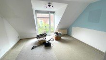 Zimmer2 DG H�now: Reihenmittelhaus mit Keller in ruhiger Seitenstra�e