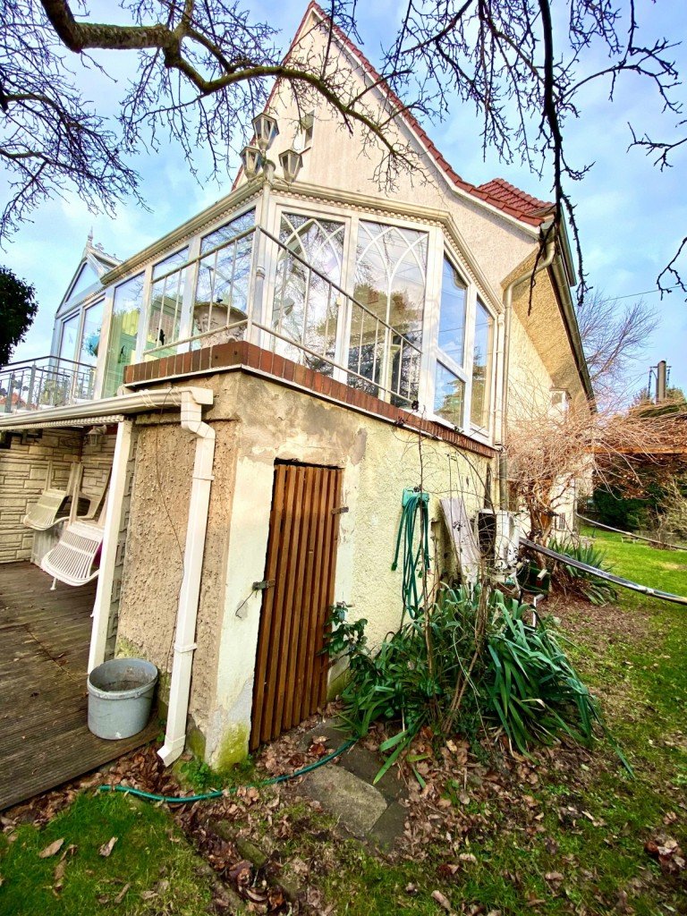 Blick von hinten Berlin Einfamilienhaus Rarit�t! Haus mit Einliegerwohnung und Photovoltaikanlage fu�l�ufig zum S K�penick!