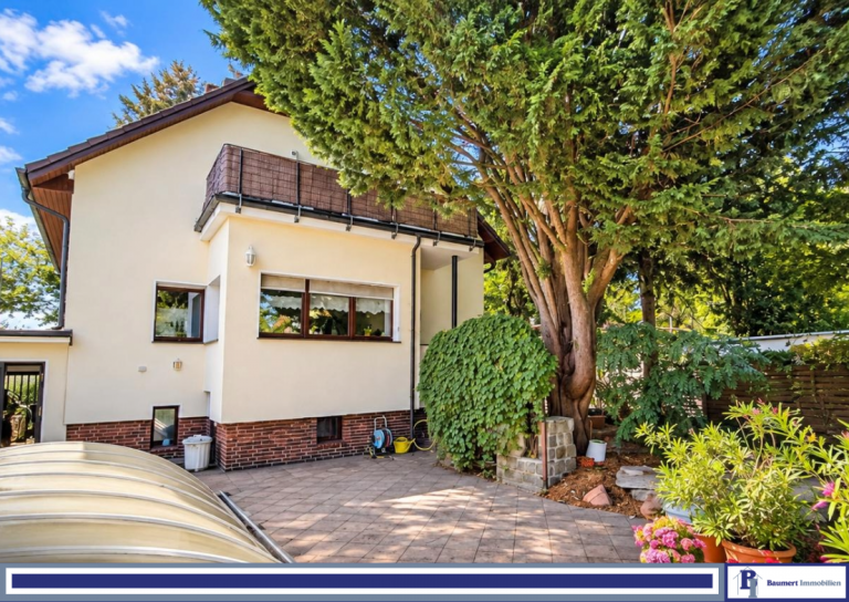 Hausansicht aus dem Garten Berlin Einfamilienhaus Gro�z�giges Einfamilienhaus mit privatem Gartenparadies in Berlin-Biesdorf