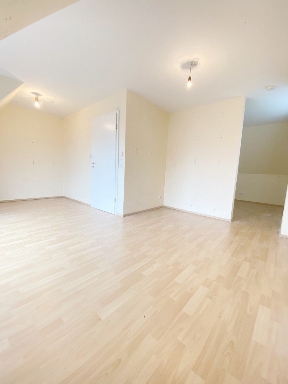 Komplettansicht Schlafzimmer mit Ankleide DG und Zugang zum Balkon Doppelhaush�lfte Berlin
