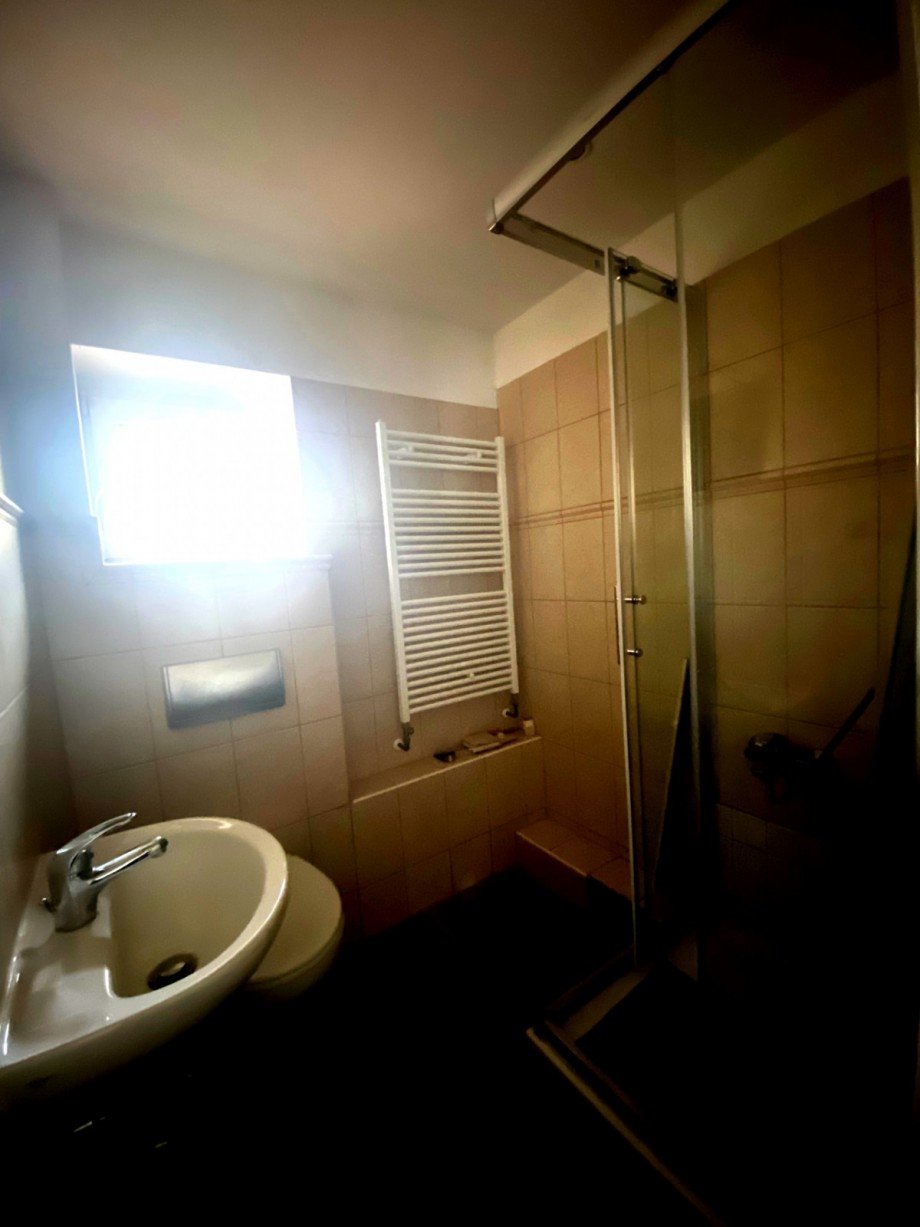 G�stebad mit Dusche im Erdgeschoss Haus Berlin