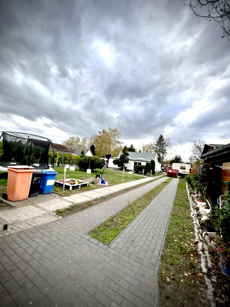 Grundst�cksansicht von vorne Berlin Bungalow Bestandsbungalow mit Baulandreserve und bestehender Baugenehmigung