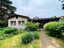 Bungalow Frontansicht Gem�tlicher Bungalow mit 3 Zimmern in Biesdorf S�d