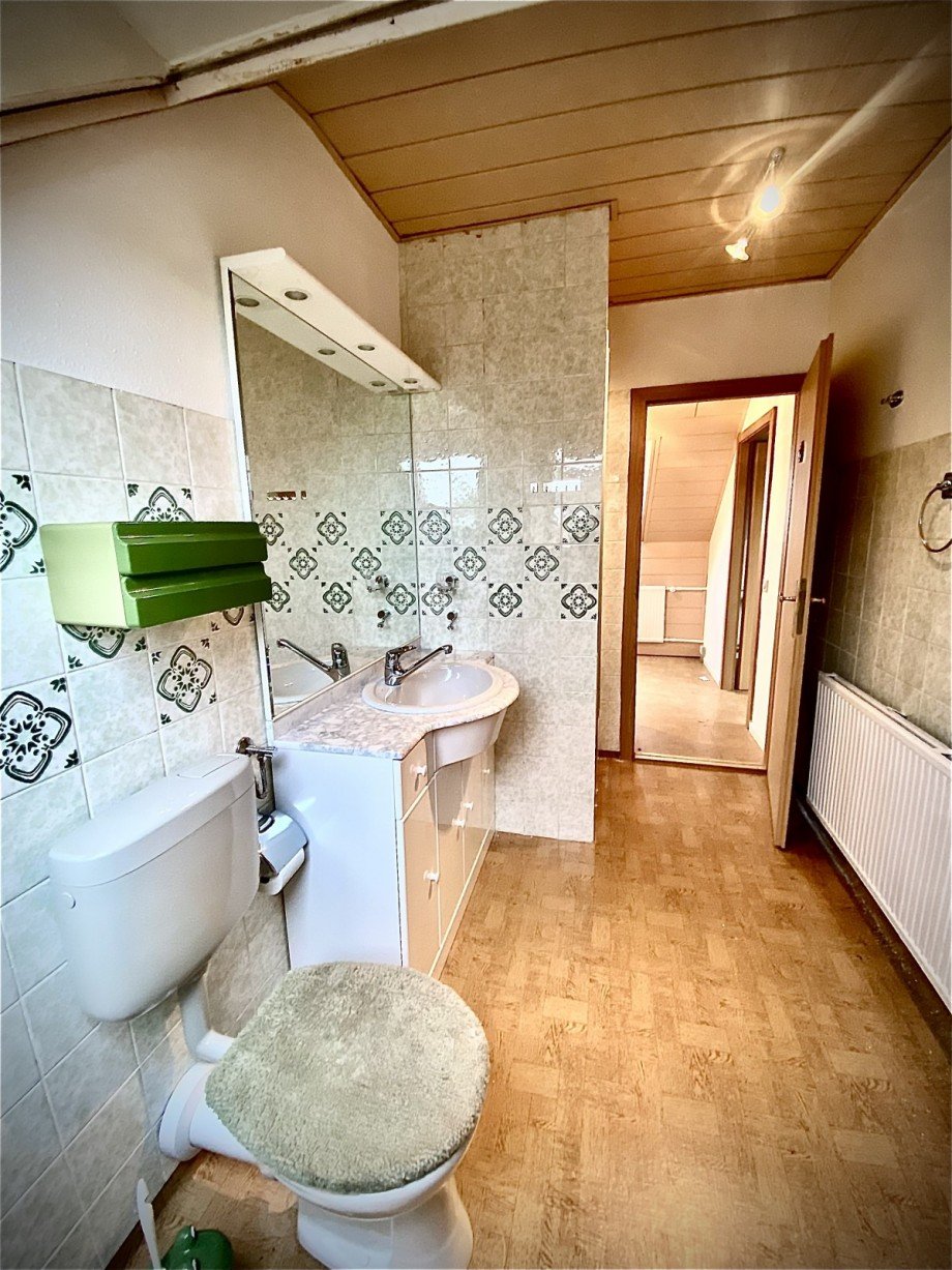 Bad mit Dusche DG Einfamilienhaus Berlin