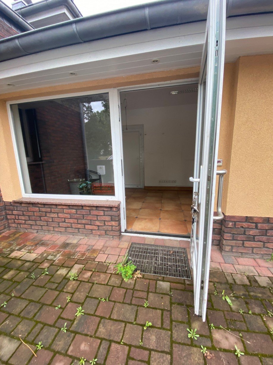 Eingang zum Verkaufsb�ro Haus Berlin