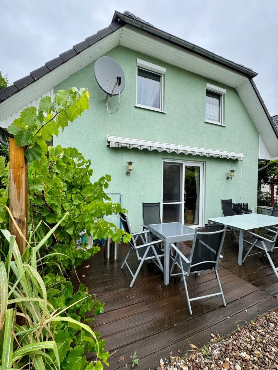 Terrasse mit Markiese Einfamilienhaus Berlin