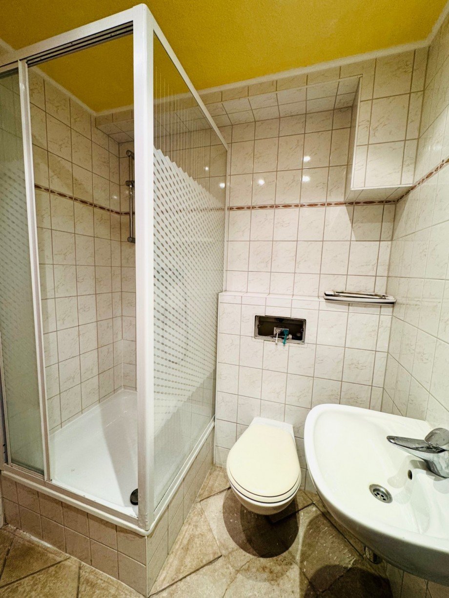 Duschbad Keller Doppelhaush�lfte Berlin