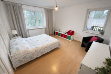 Schlafzimmer OG Kaulsdorf-S�d: Gepflegtes Mehrfamilienhaus mit 3 Wohneinheiten