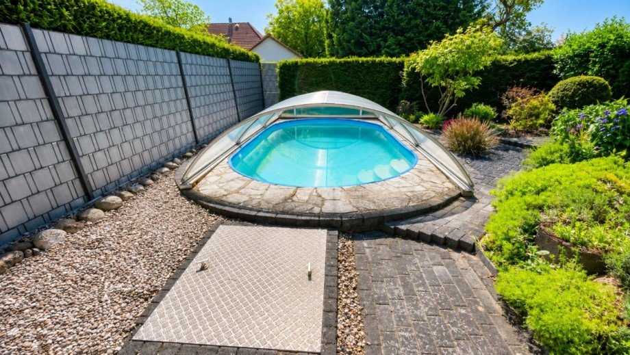 �berdachter Pool Einfamilienhaus Berlin