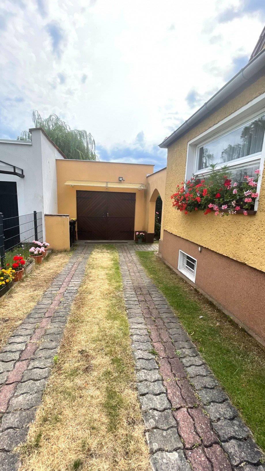 Einfahrt zur Garage Einfamilienhaus Berlin
