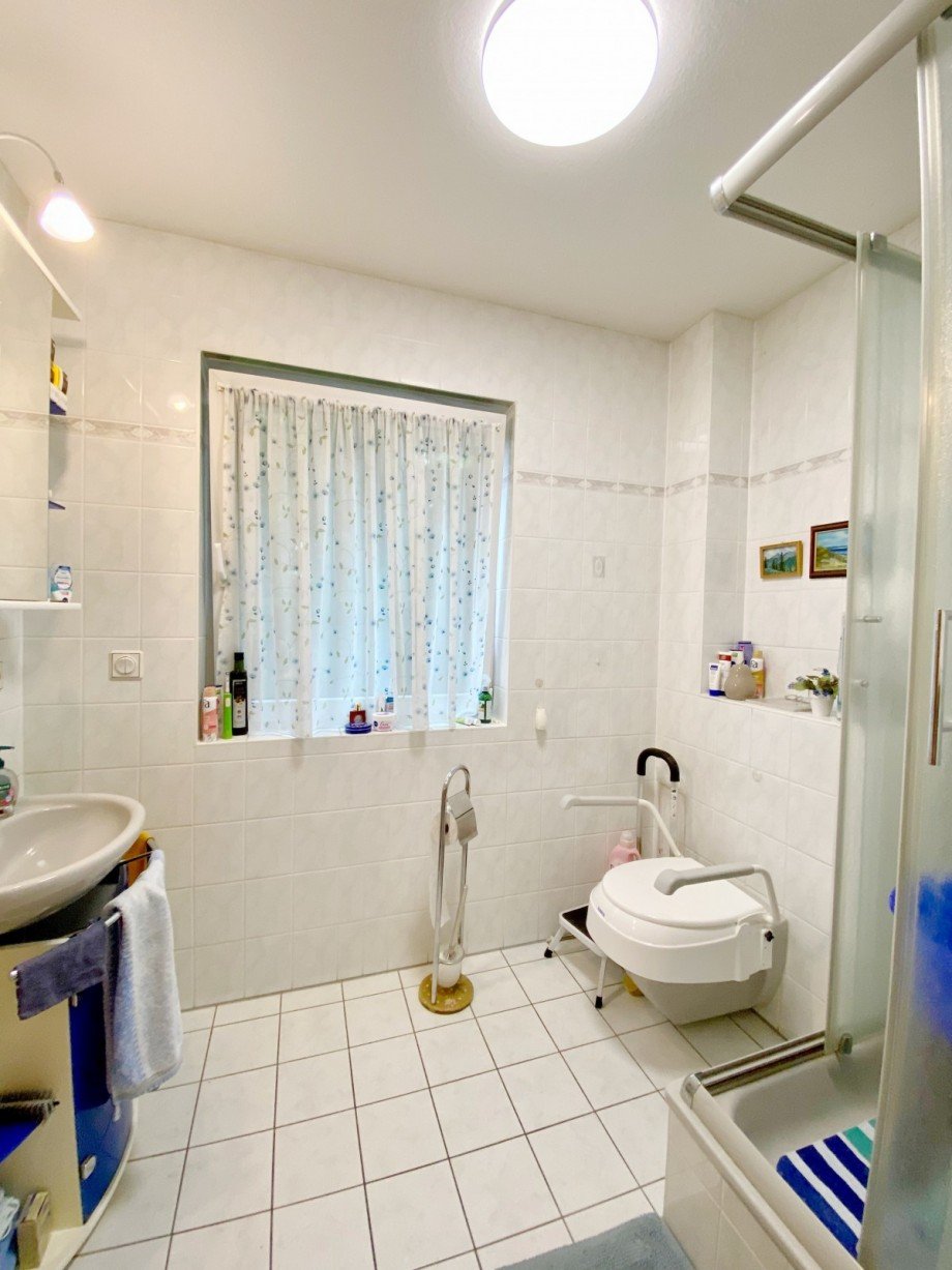 G�stebad mit Dusche Einfamilienhaus Berlin