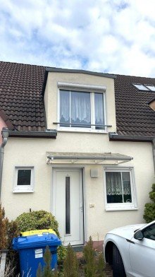 Hausansicht H�now: Reihenmittelhaus mit Keller in ruhiger Seitenstra�e