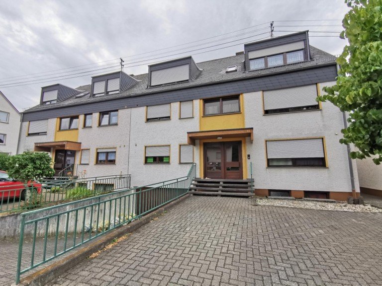 Hausansicht Spay Mehrfamilienhaus Vermietetes Mehrfamilienhaus in Spay am Rhein