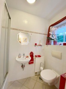 G�ste Bad mit Dusche Reihenhaus in Mahlsdorf Nord