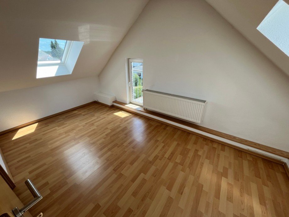 Zimmer Spitzboden Doppelhaush�lfte Hoppegarten OT Birkenstein