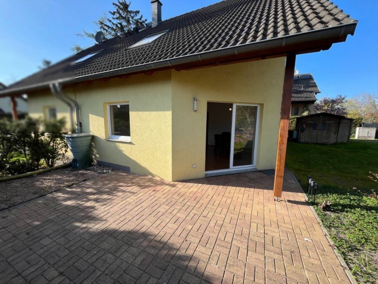 Terrasse Berlin Doppelhaush�lfte Wohnen mit Anbindung - fu�l�ufig zum U-Biesdorf/S�d