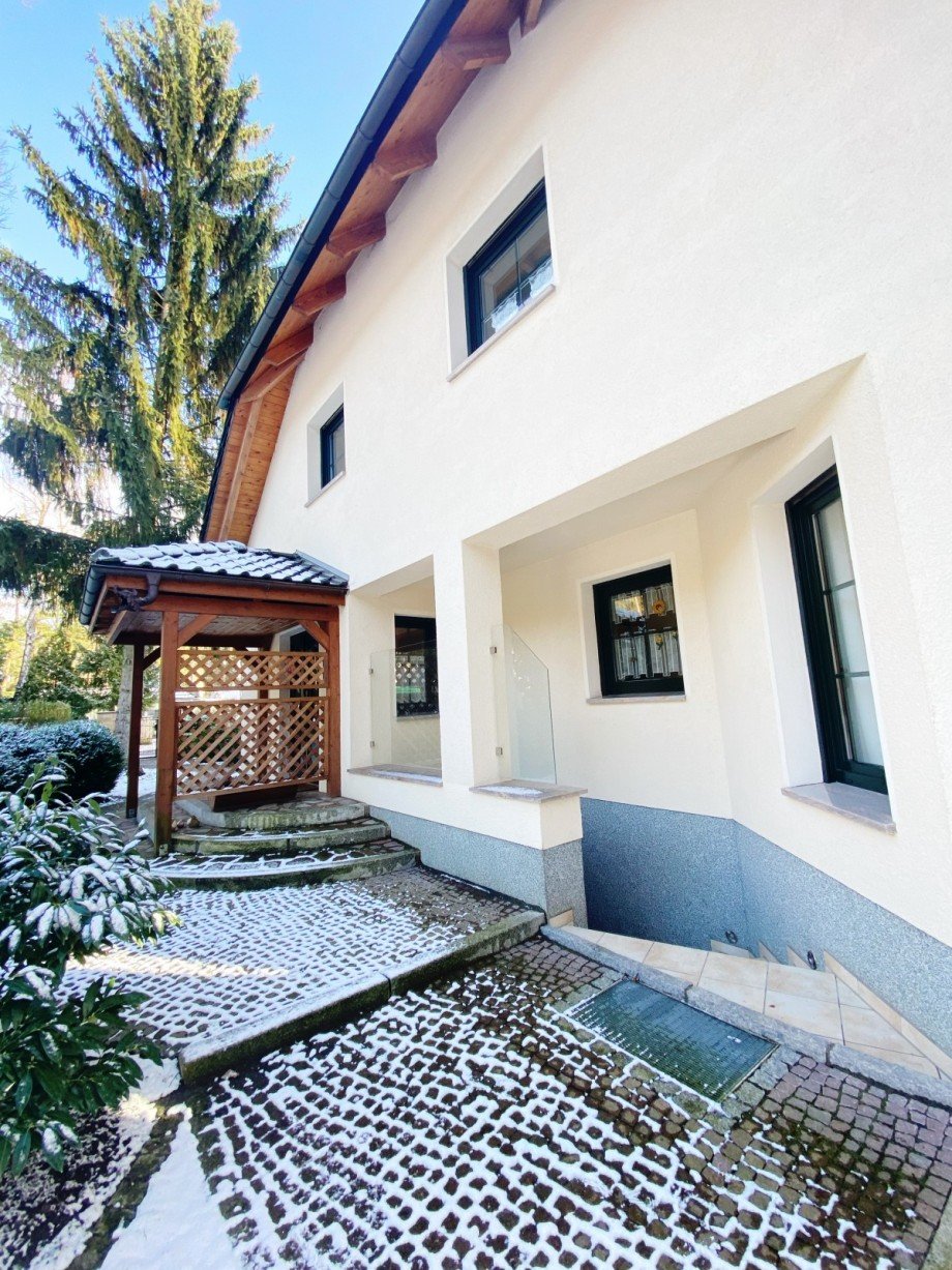 Eingangsbereich und Kellerau�entreppe Einfamilienhaus Petershagen/Eggersdorf