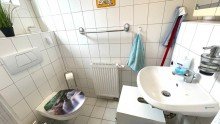 G�ste-WC EG H�now: Reihenmittelhaus mit Keller in ruhiger Seitenstra�e
