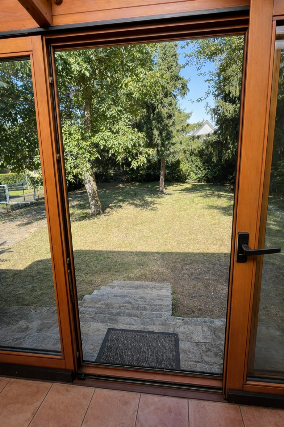 Gartenblick aus dem Wintergarten Einfamilienhaus Berlin