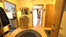 Flur EFH mit Keller  am U-Bahnhof Berlin-Elsterwerdaer Platz (Fu�l�ufig in nur 7 min)