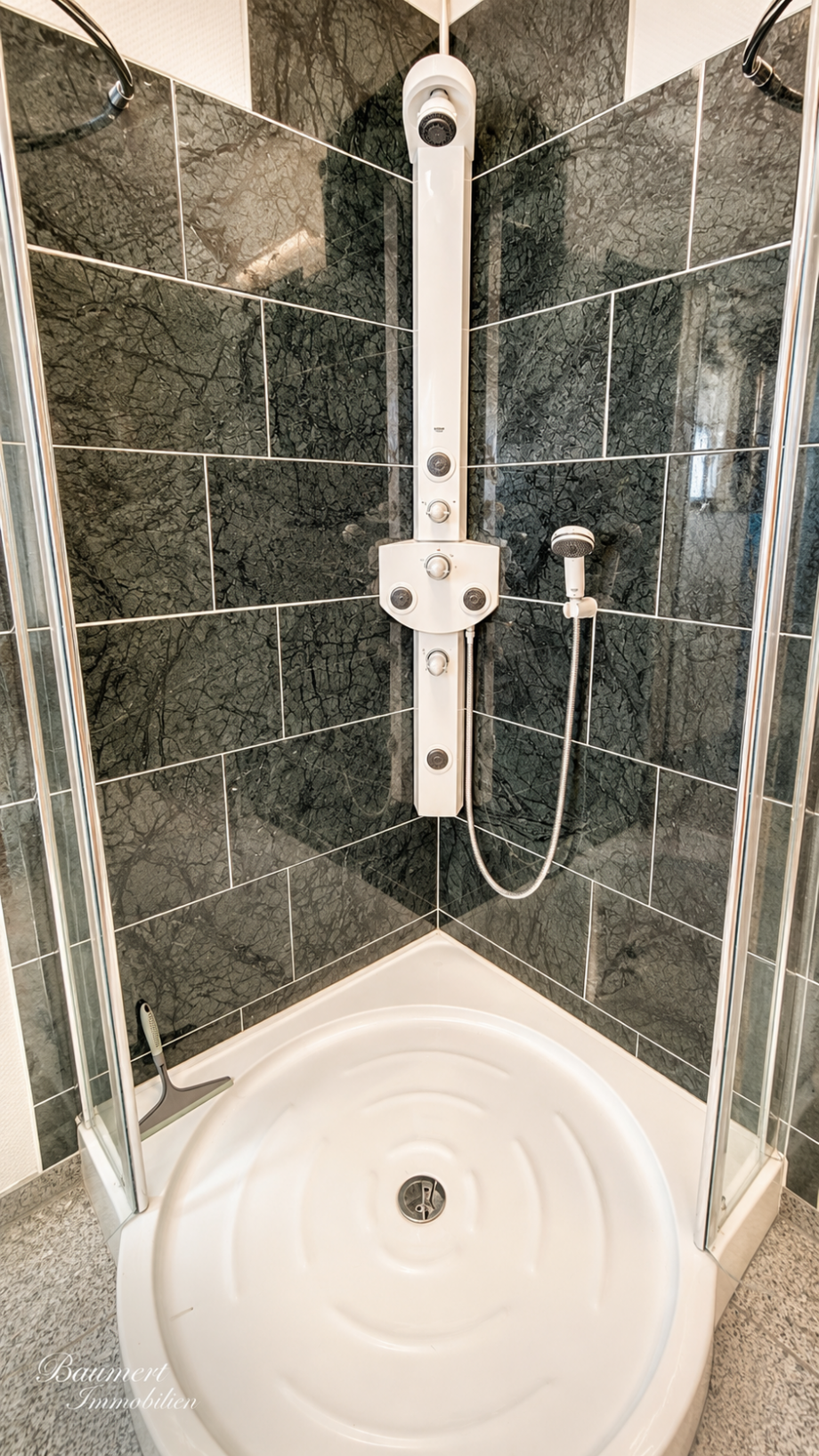Dusche OG Einfamilienhaus Z�hlsdorf