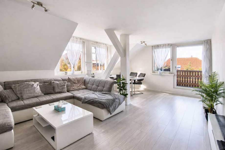 Wohnzimmer (DG Vorderhaus) Zweifamilienhaus Berlin