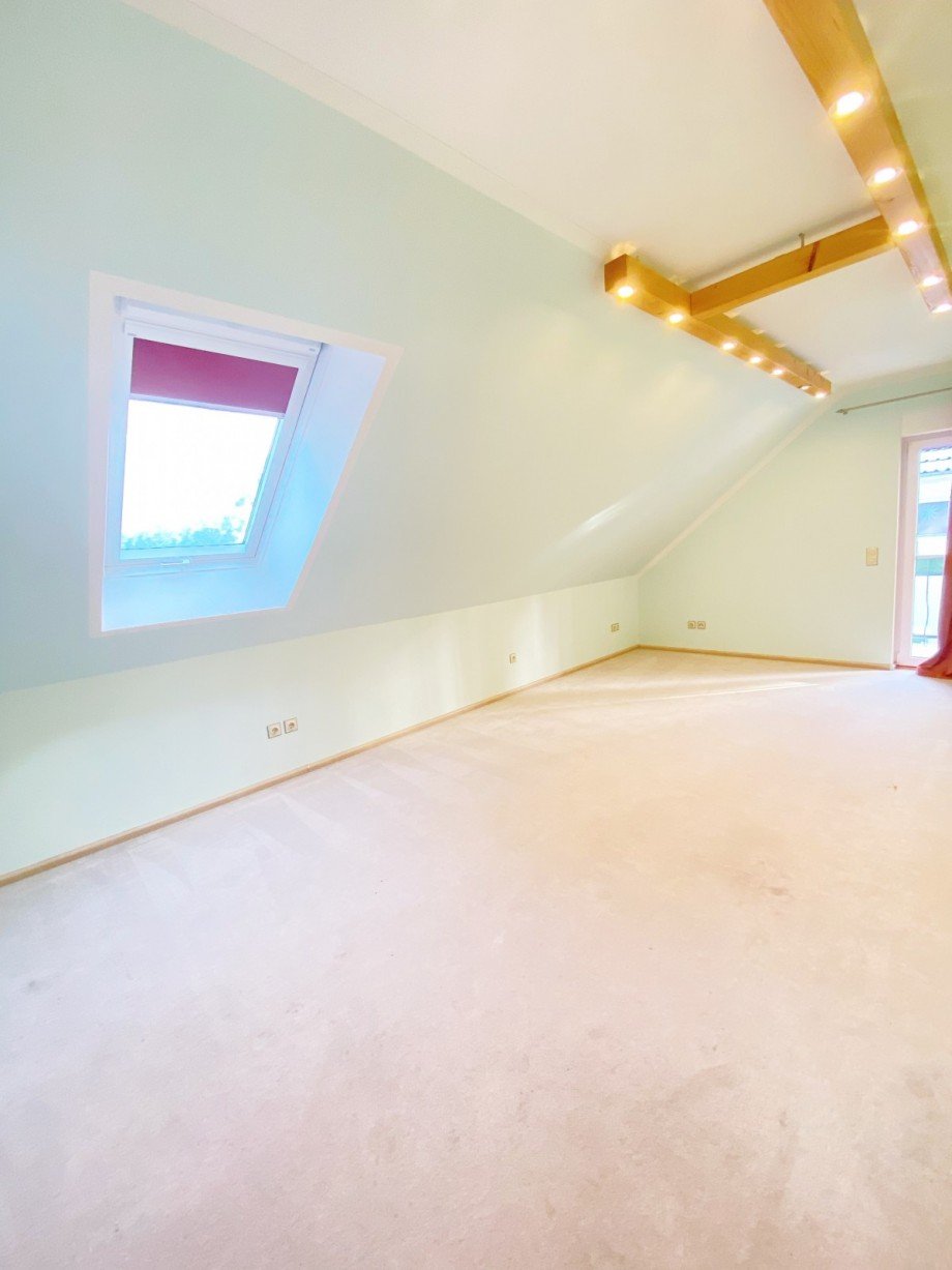 Zimmer 2 im DG ELW Einfamilienhaus Petershagen/Eggersdorf