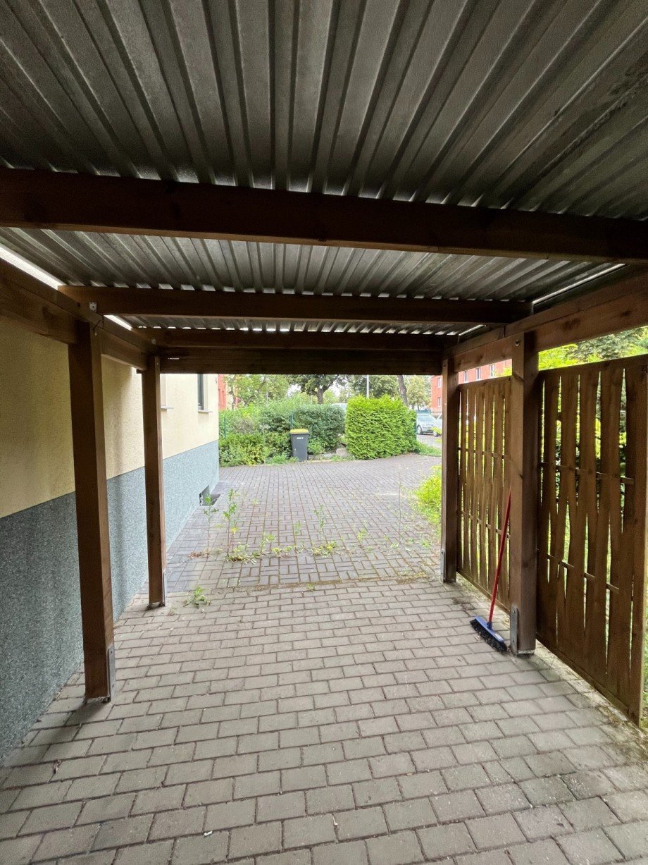 Blick aus dem Carport Einfamilienhaus Berlin