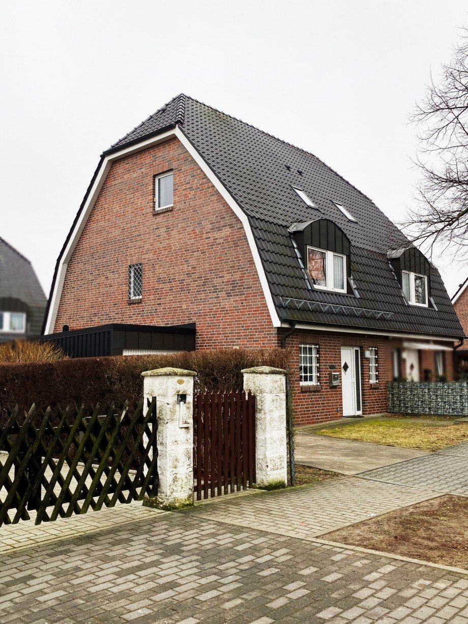 Aussenansicht Strasse Doppelhaush�lfte Berlin