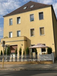 Blick von der Strasse Exklusive Investmentchance in erstklassiger Lage am S-Bahnhof