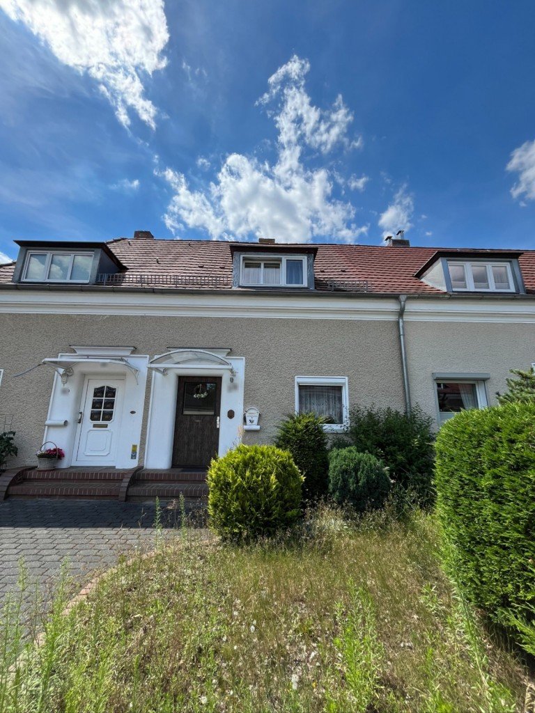 Hausansicht Berlin Reihenmittelhaus Fu�l�ufig zum S-K�penick - gem�tliches Eigenheim mit Terrasse und kleinem Garten im M�rchenviertel