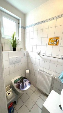 G�ste-WC EG H�now: Reihenmittelhaus mit Keller in ruhiger Seitenstra�e